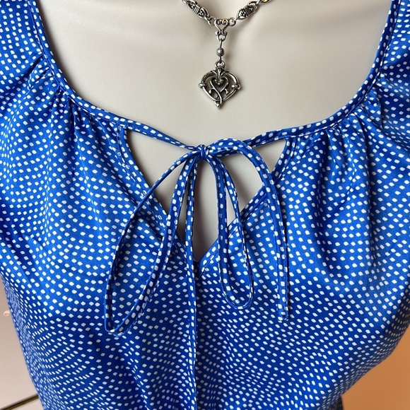 💙BANANA REPUBLIC BLUE & WHITE RUFFLE SHORT SLEEVE TOP SIZE SMALL💙 - Picture 5 of 14